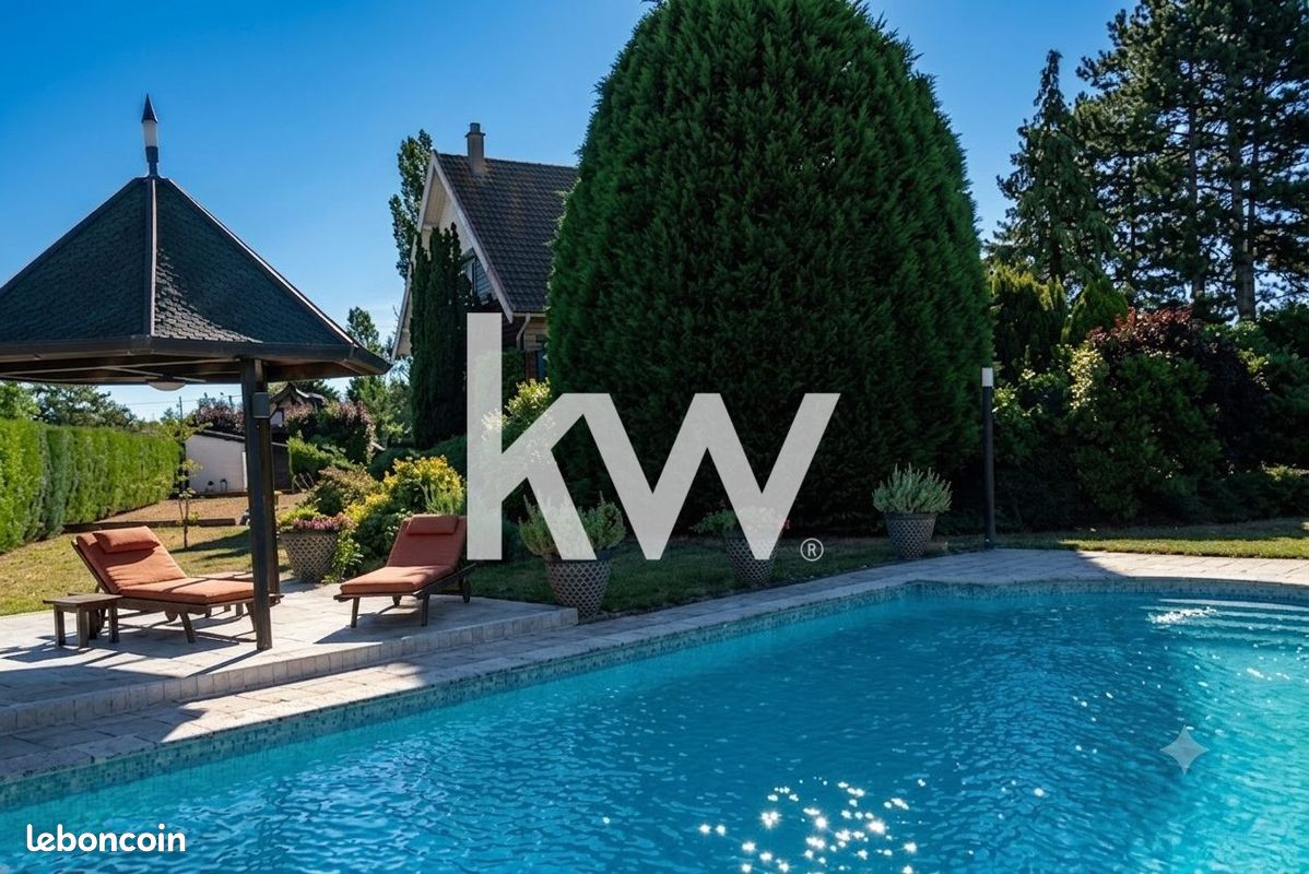 Maison 7 pièces 257 m² · à Montrond-les-Bains · 257 m² · 420 000 €