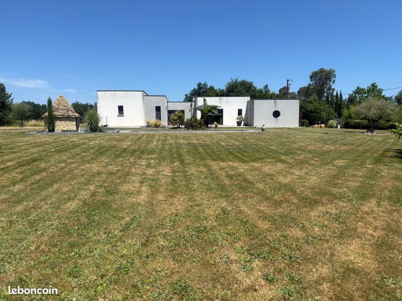 Maison contemporaine · à Saint Privat en Périgord · 380 000 €