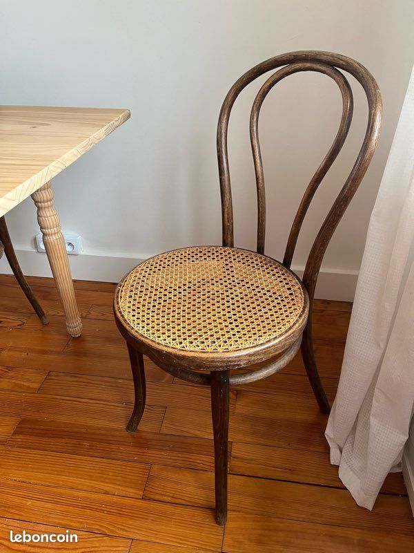 Chaises bistro vintage en cannage (prix unitaire) (image 1)