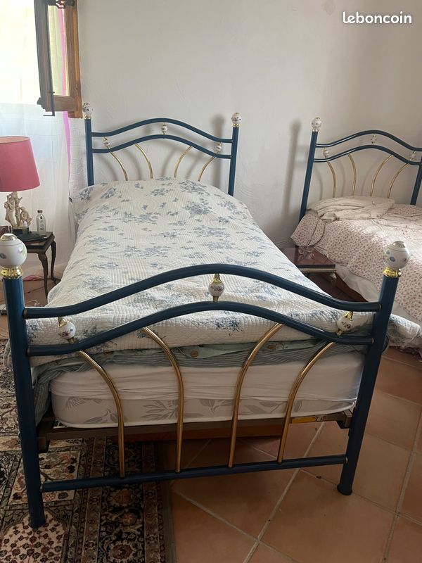 2 Lits métal style ancien avec lattes et matelas (image 1)