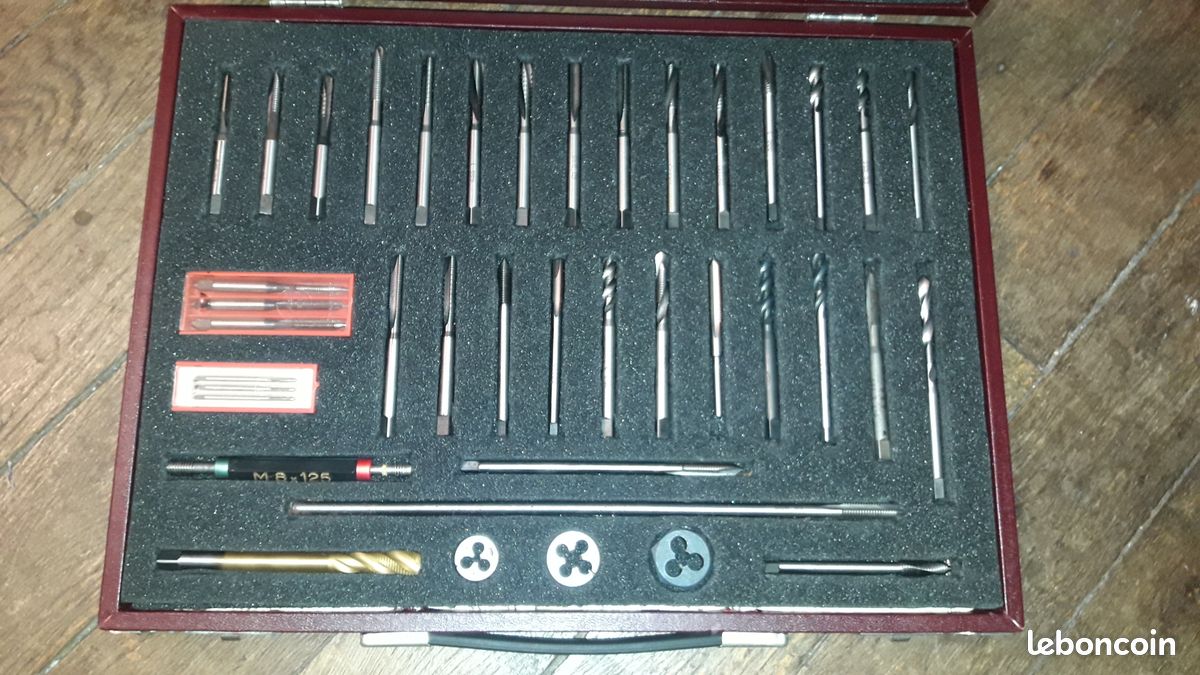 Coffret tarauds et filières et outils (image 1)
