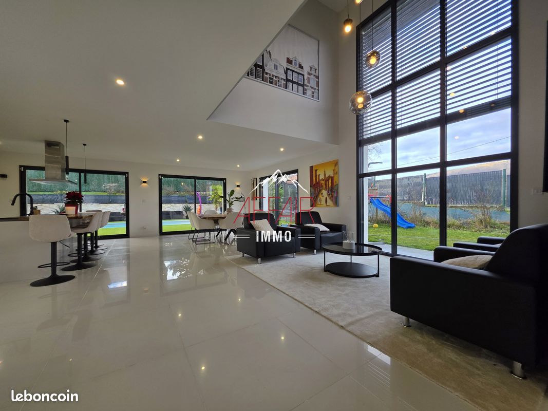 Maison 6 pièces 236 m² · à Reignier-Ésery · 236 m² · 950 000 €