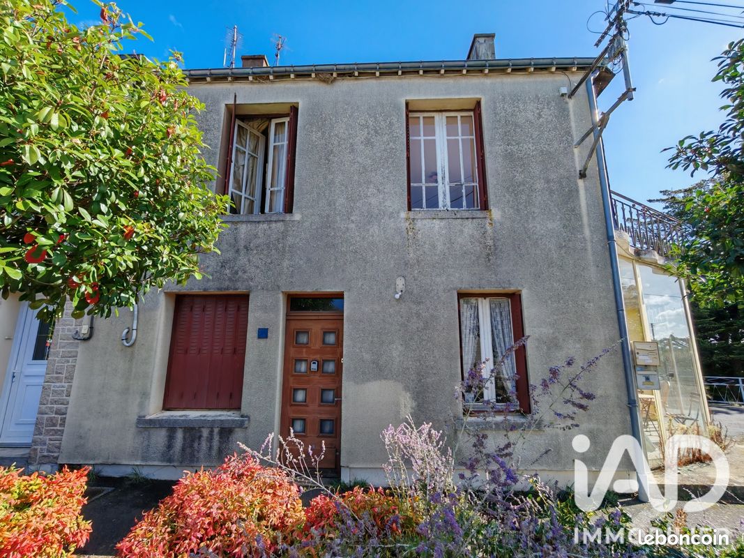 Maison 8 pièces 180 m² · à Loyat · 180 m² · 156 000 €