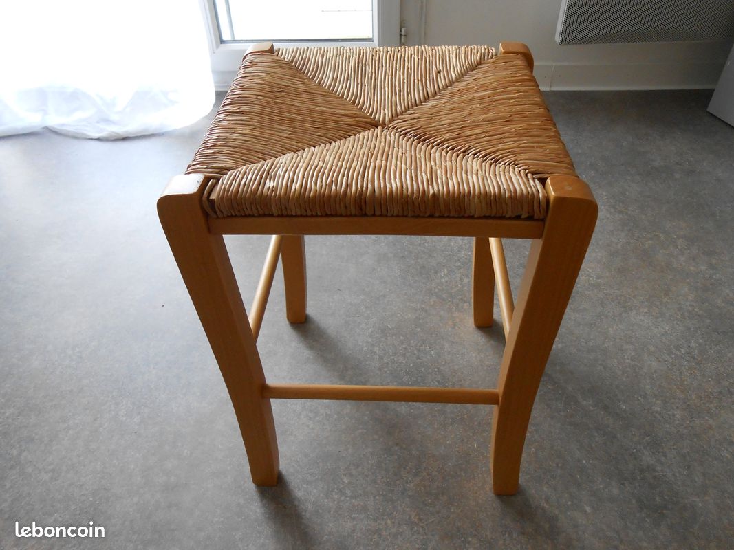 Tabouret en paille (image 1)