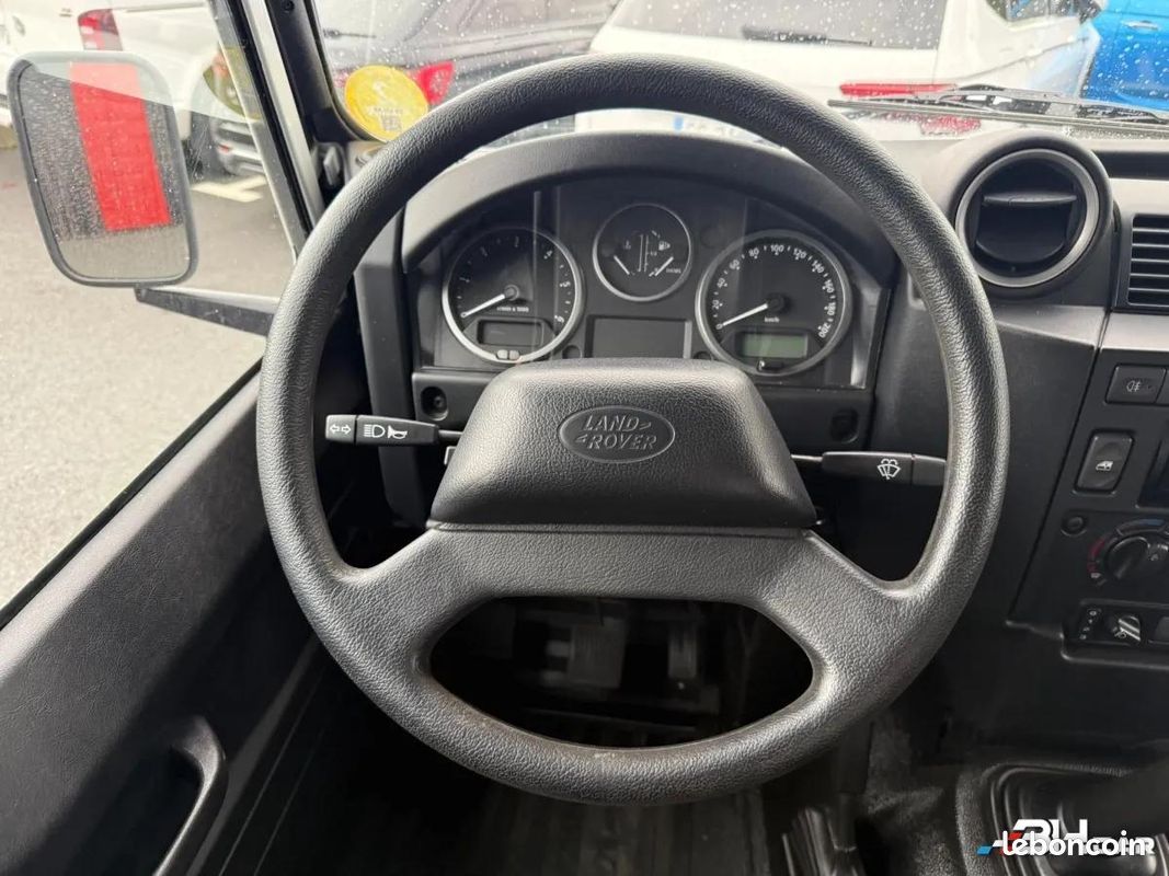Land Rover Defender Phase 2 Hardtop 2.2 TDCi 122 ch (image 20)