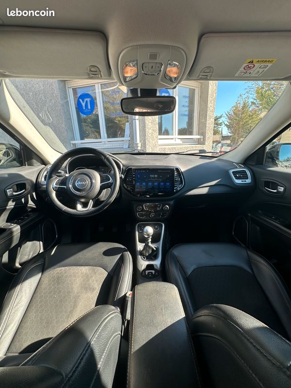 Jeep Compass 1.4L Turbo 140ch Longitude Première Main (image 8)
