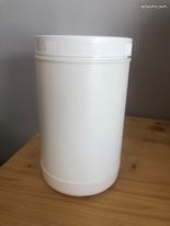 Pot plastique avec couvercle vissant (image 1)