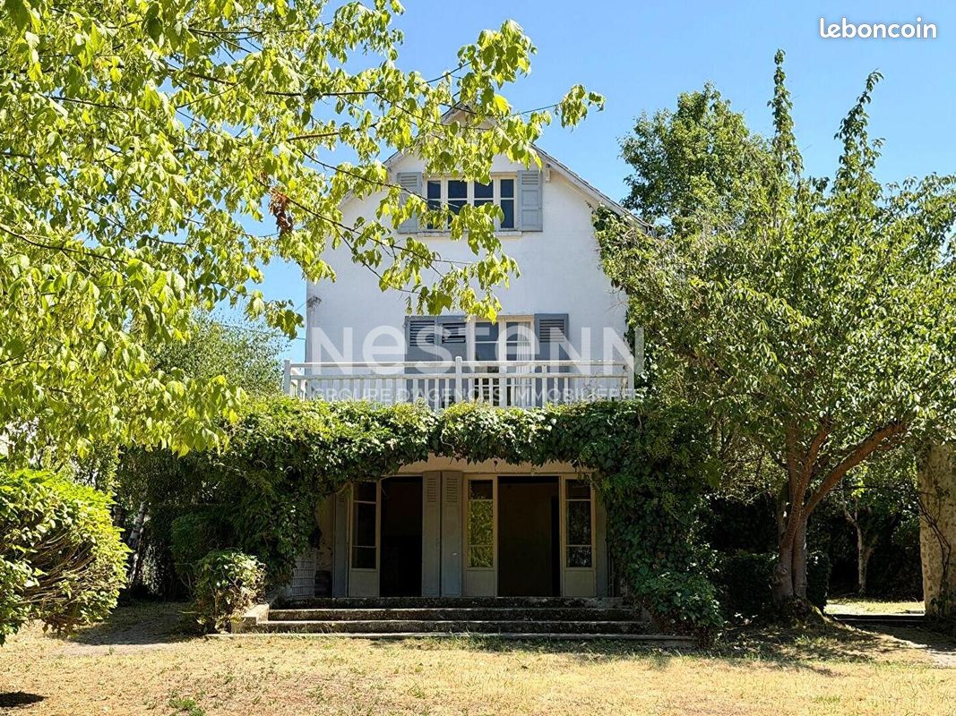 Maison 8 pièces 218 m² · à Nerville-la-Forêt · 218 m² · 639 000 €