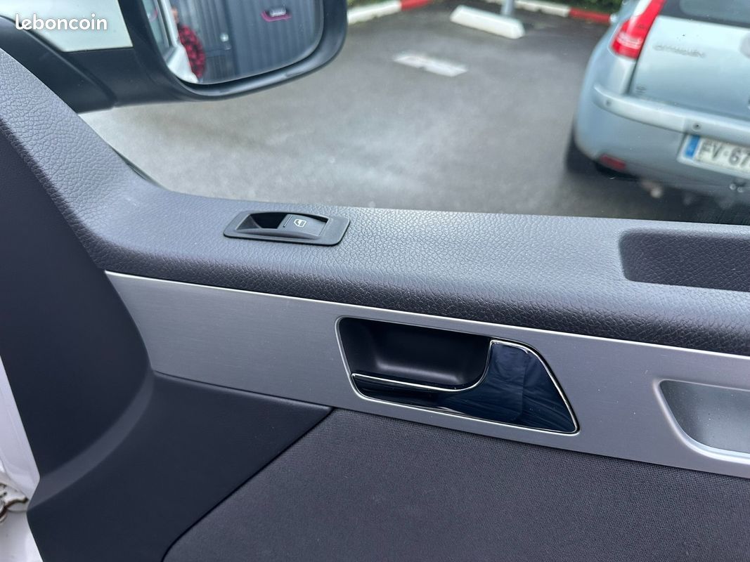 VOLKSWAGEN MULTIVAN 2.0 BiTDI 180 FAP Match DSG7 / DISTRIBUTION FAITE / PNEUS AV NEUFS (image 43)