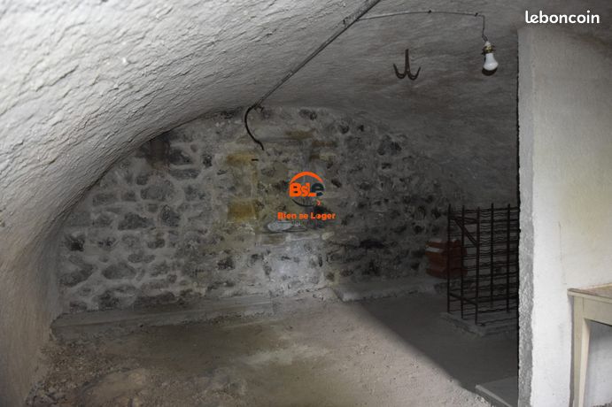 https://img.leboncoin.fr/api/v1/lbcpb1/images/ef/b5/74/efb574f0d804a9a9411065763ad509f97c1a18e2.jpg?rule=ad-image