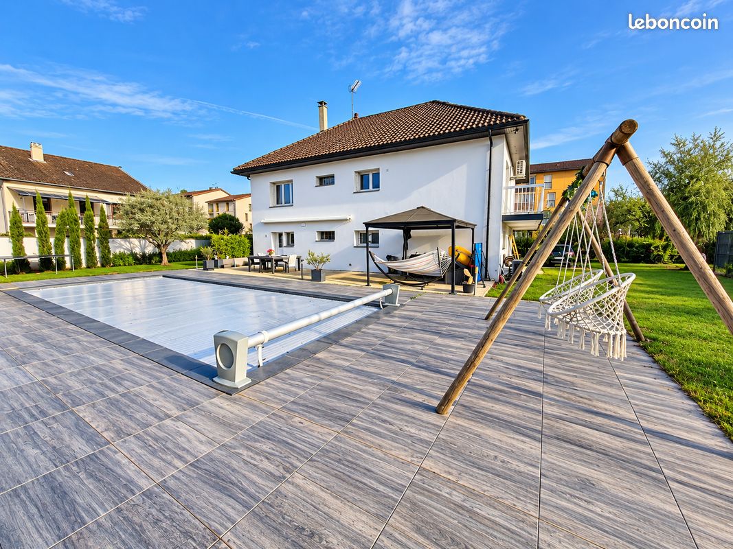 Maison 8 pièces 296 m² · à Crémieu · 296 m² · 375 000 €