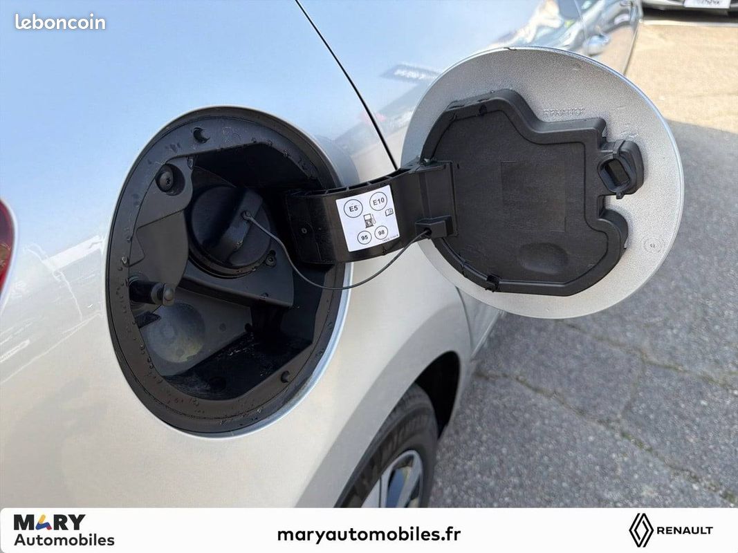 RENAULT Clio TCe 90 - 21N Limited (image 22)