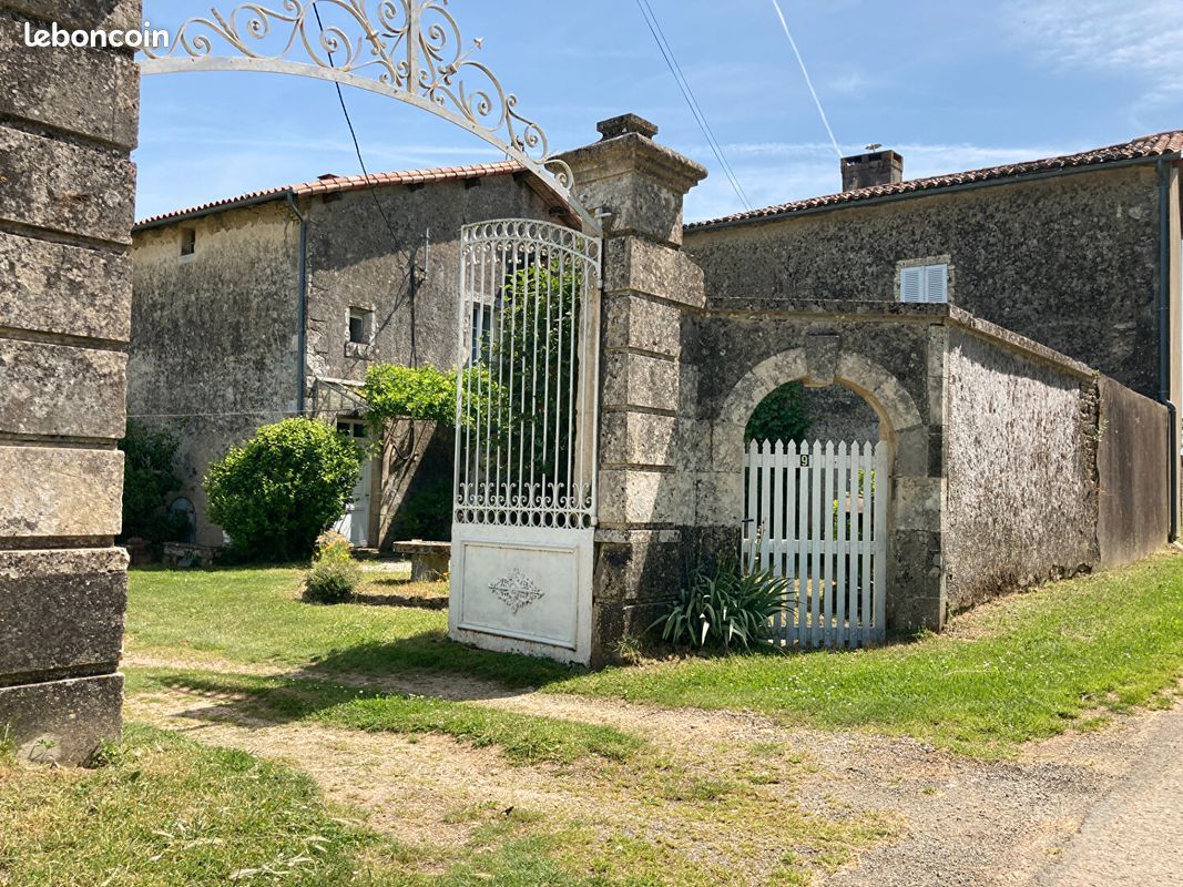 Maison 6 pièces 234 m² · à Saint-Hilaire-des-Loges · 234 m² · 229 900 €