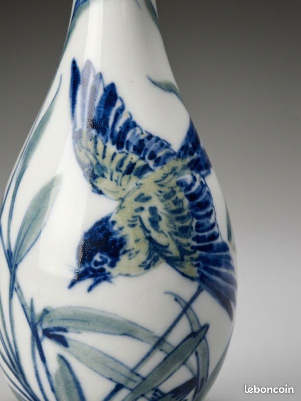 Vase soliflore en porcelaine de Limoges – Décor d’oiseau – 18 cm (image 6)