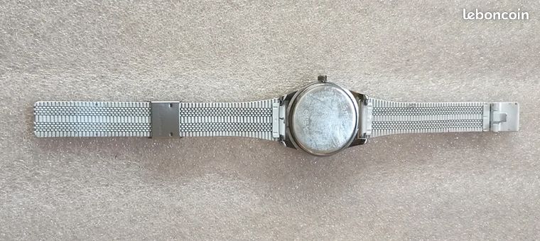 Montre RETRO 70'S - CLUSE Femme Cadran Violet Bracelet Acier - CW35102