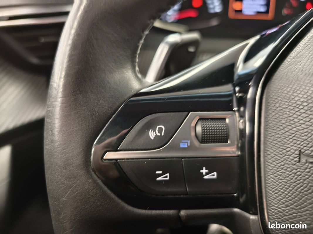 PEUGEOT 2008 BlueHDi 130 S&S EAT8 Allure (image 19)