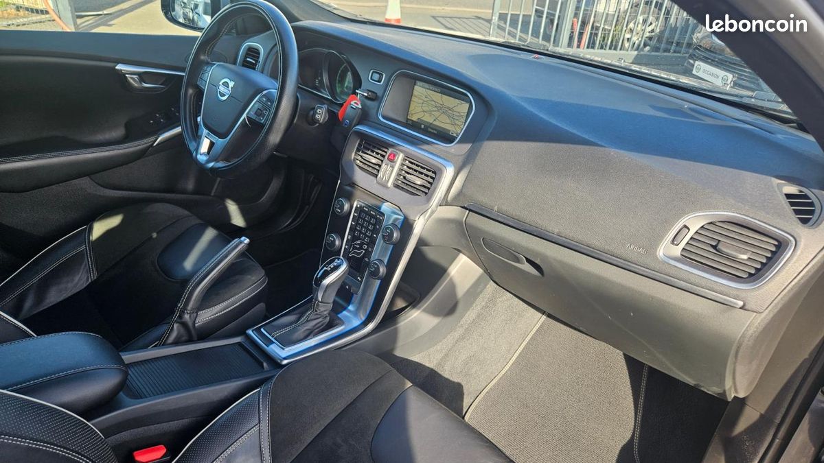 Volvo V40 D2 115 R-Design Powershift A (image 14)