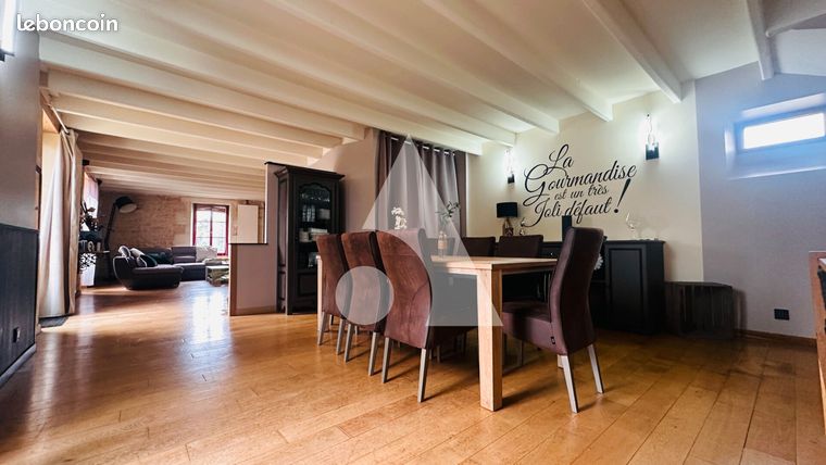 Maison 9 pièces 240 m²