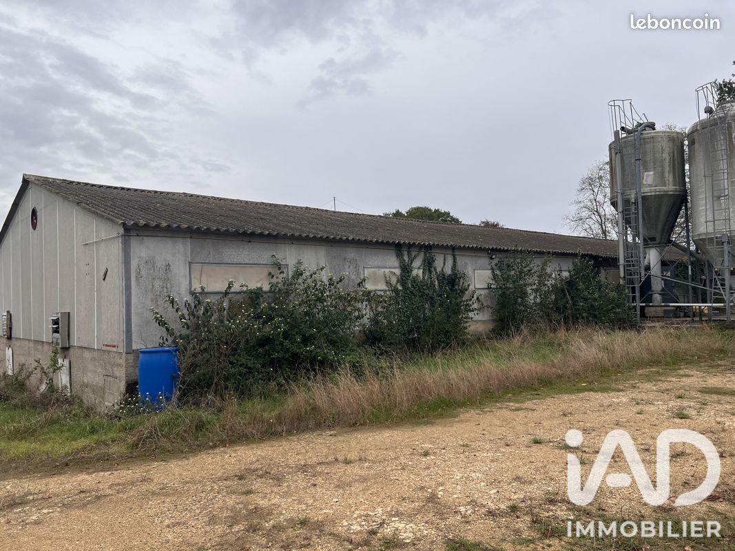 Maison 2 pièces 577 m² · à Lezay · 577,4 m² · 83 500 €