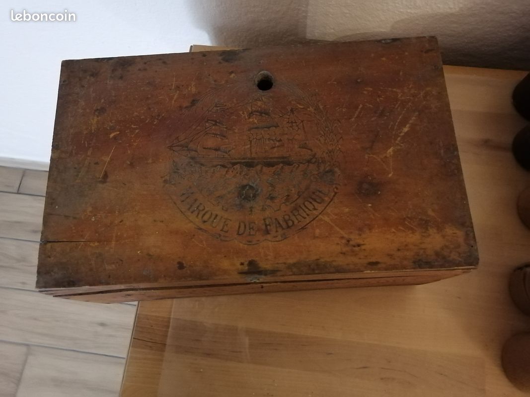 Boîte en bois ancienne (image 1)