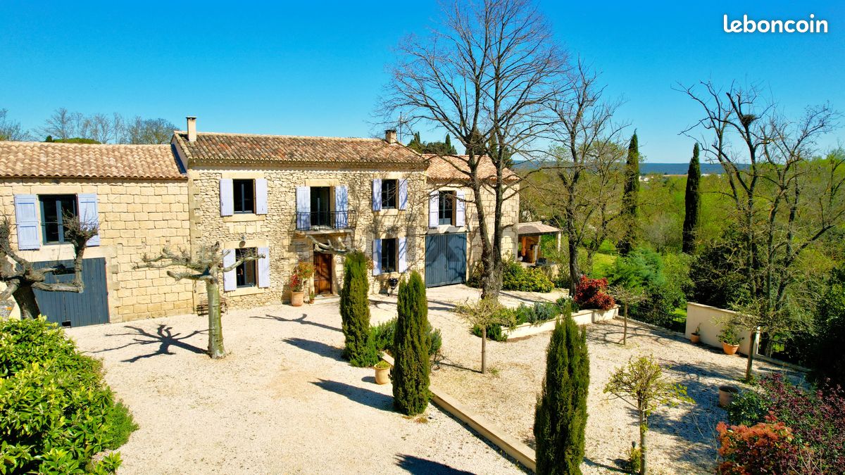 Maison 6 pièces 210 m² · à Sernhac · 210 m² · 699 000 €