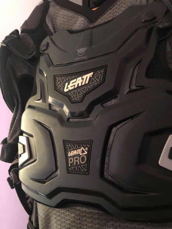 Plastron motocross Leatt Chest Protector 6 5 pro gris