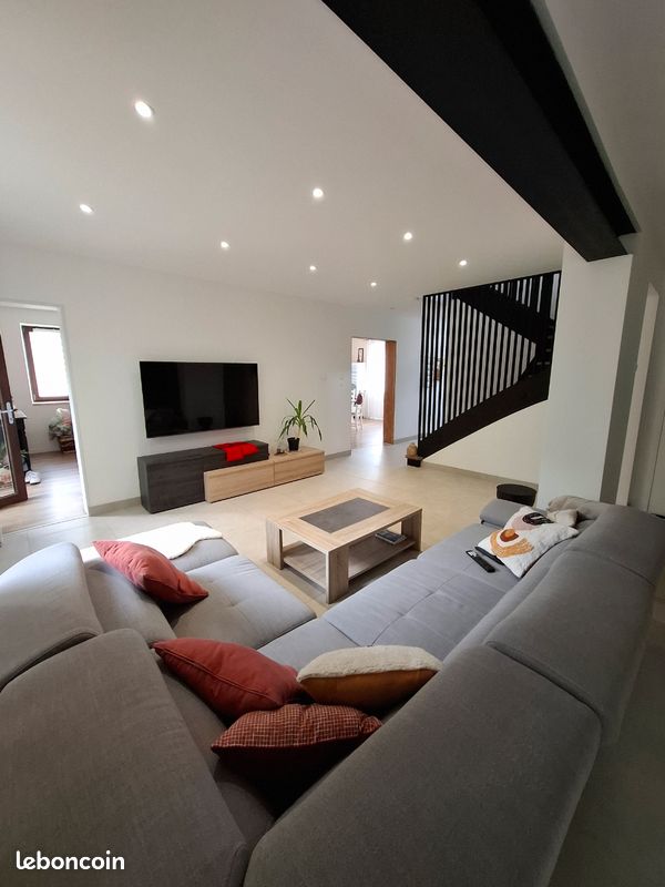Maison 6 pièces 157 m² · à Jallaucourt · 157 m² · 240 000 €