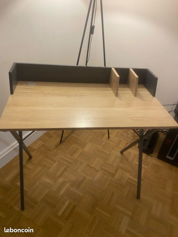 Bureau (image 1)