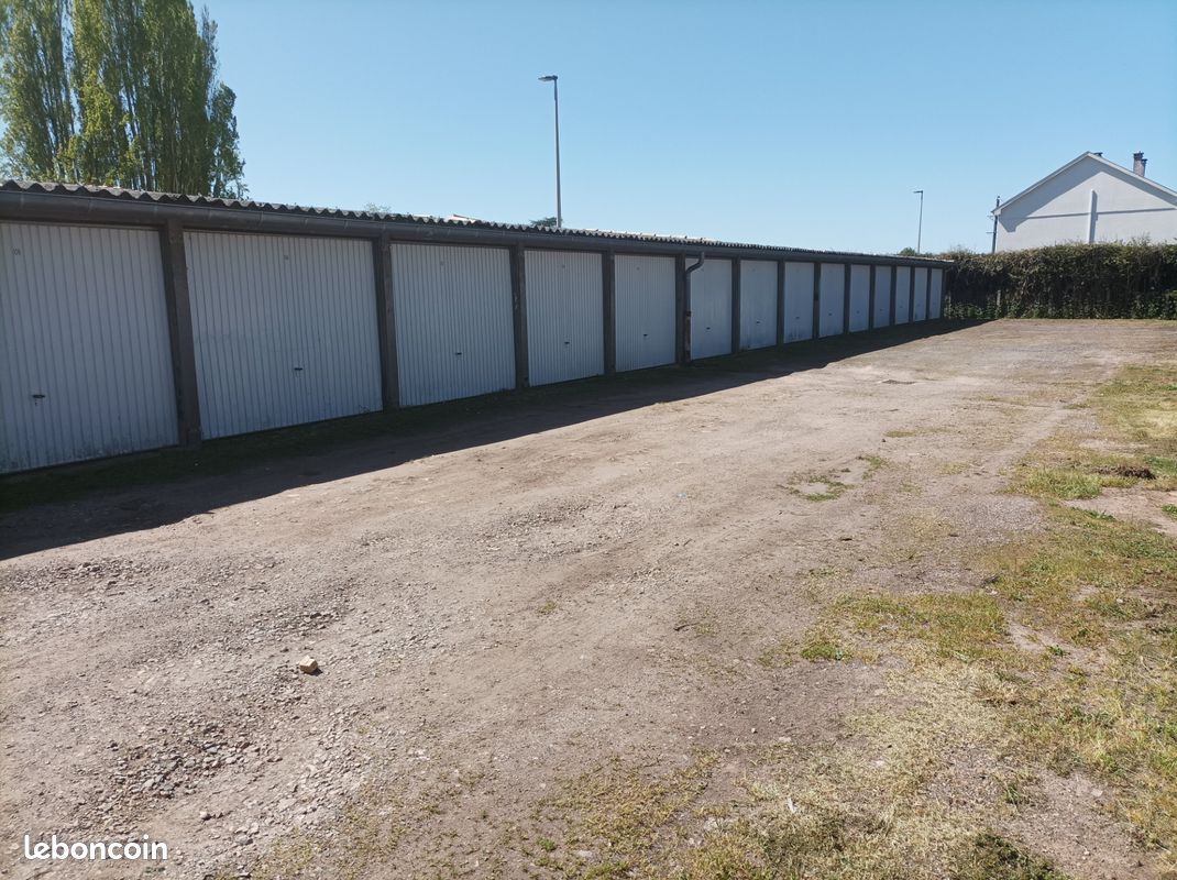 Garage box à louer · à Nevers · 50 €/mois