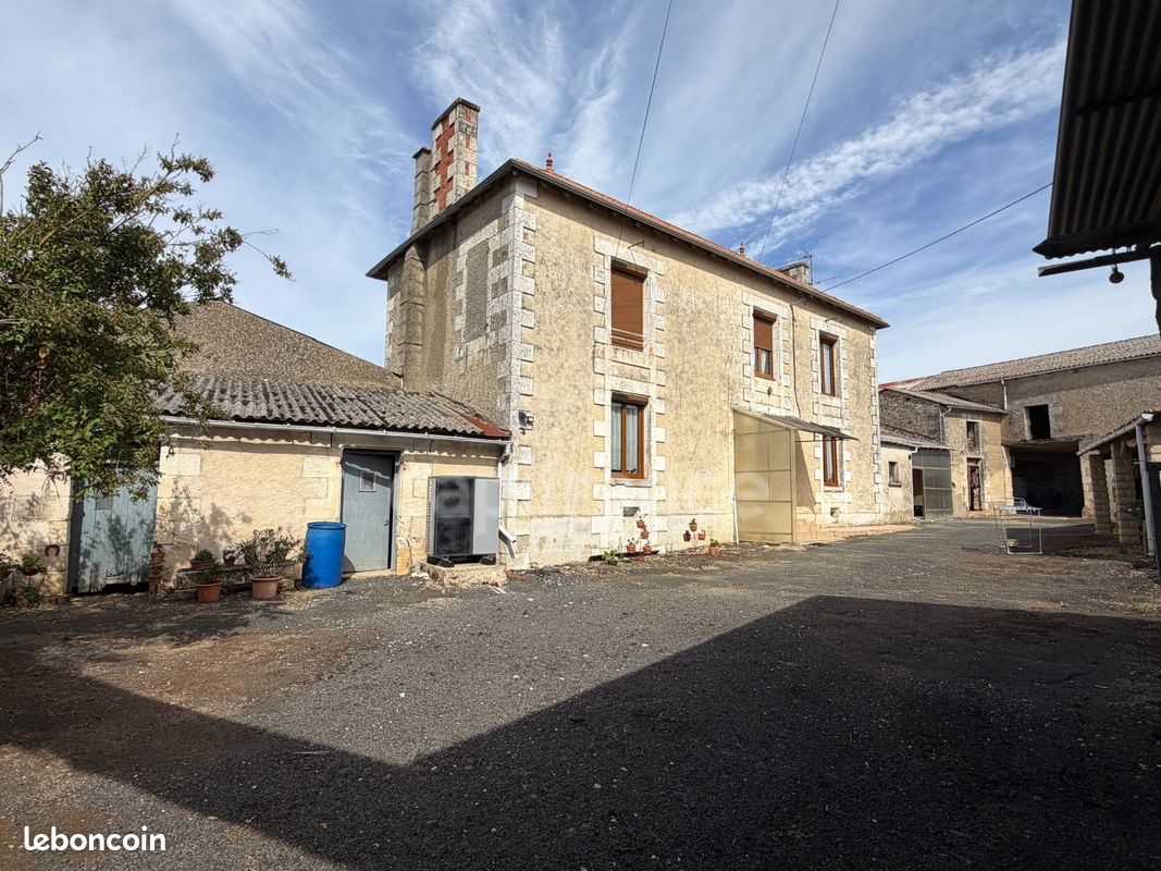 Maison 6 pièces 157 m² · à Neuville-de-Poitou · 157 m² · 222 000 €