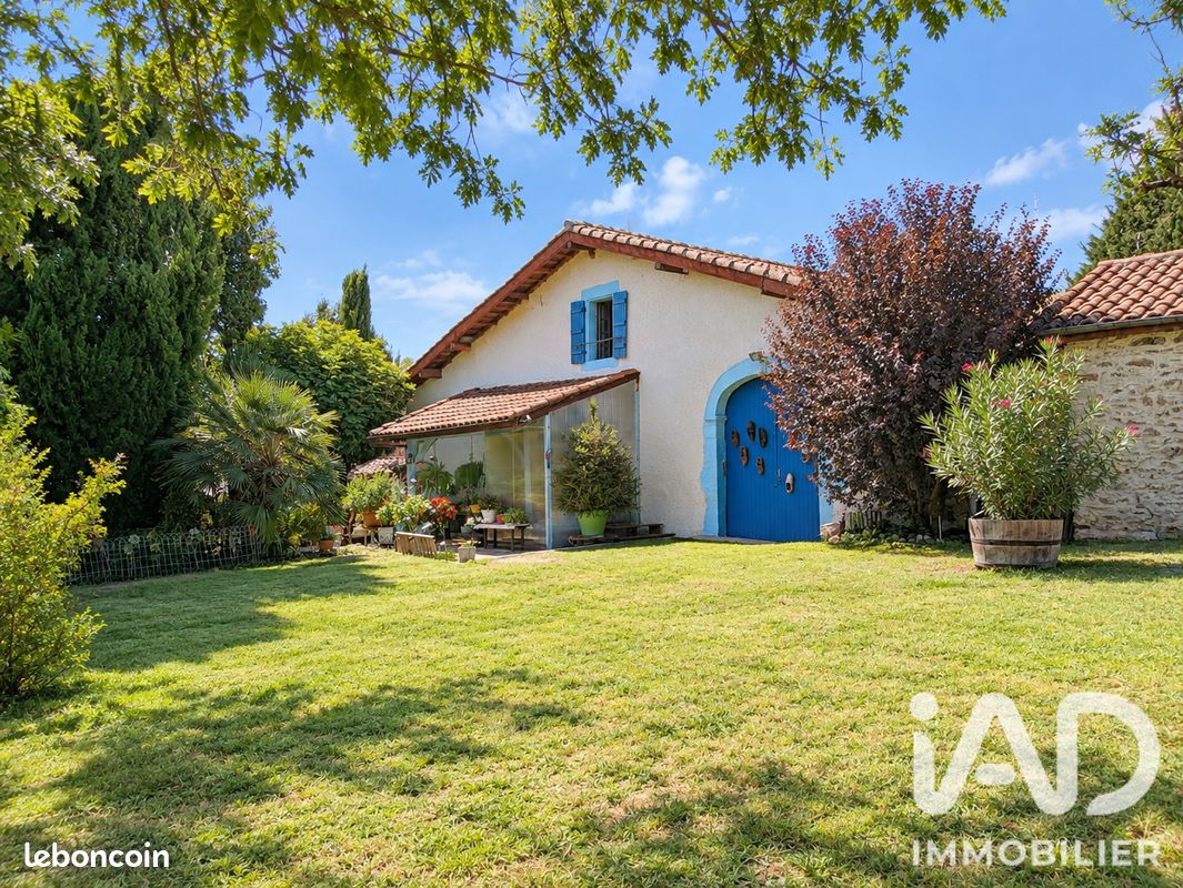 Maison 10 pièces 323 m² · à Hagetmau · 323 m² · 420 000 €