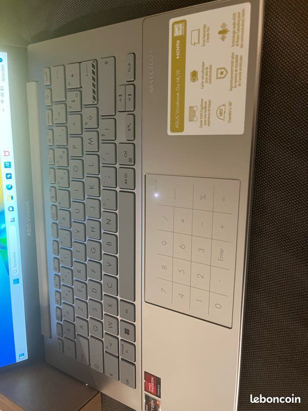 Test Asus VivoBook Go 15 équipé d'une dalle Oled et du