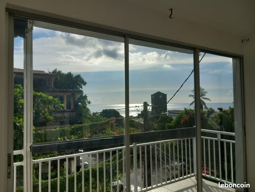 Appartement 5 pièces 179 m² · à Basse-Terre · 179 m² · 1 400 €/mois
