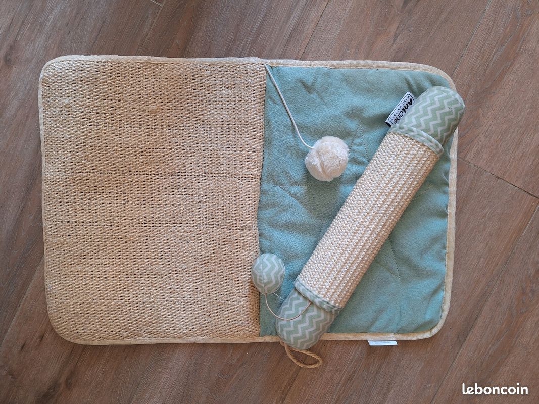 Lot Tapis de jeu pour chat + rouleau à griffer (image 1)