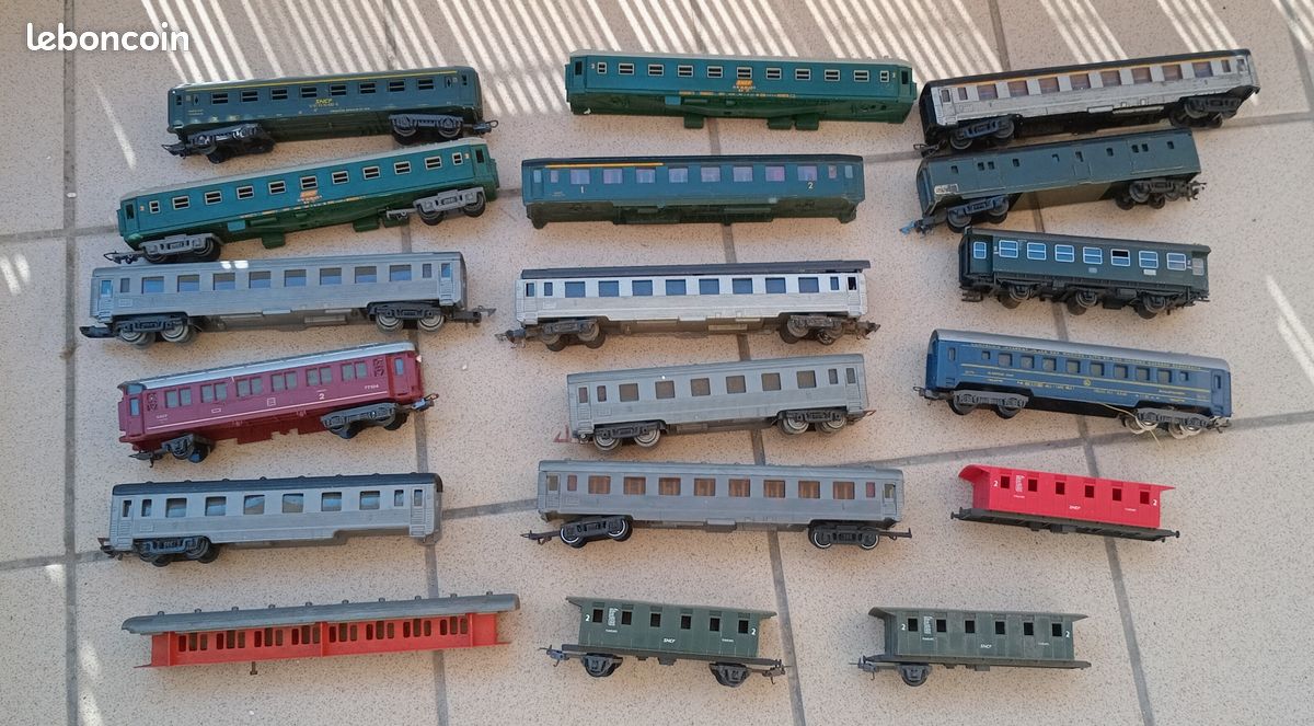 Lot de marque Jouef en l'état : 5 wagons voyageurs 3 wagons