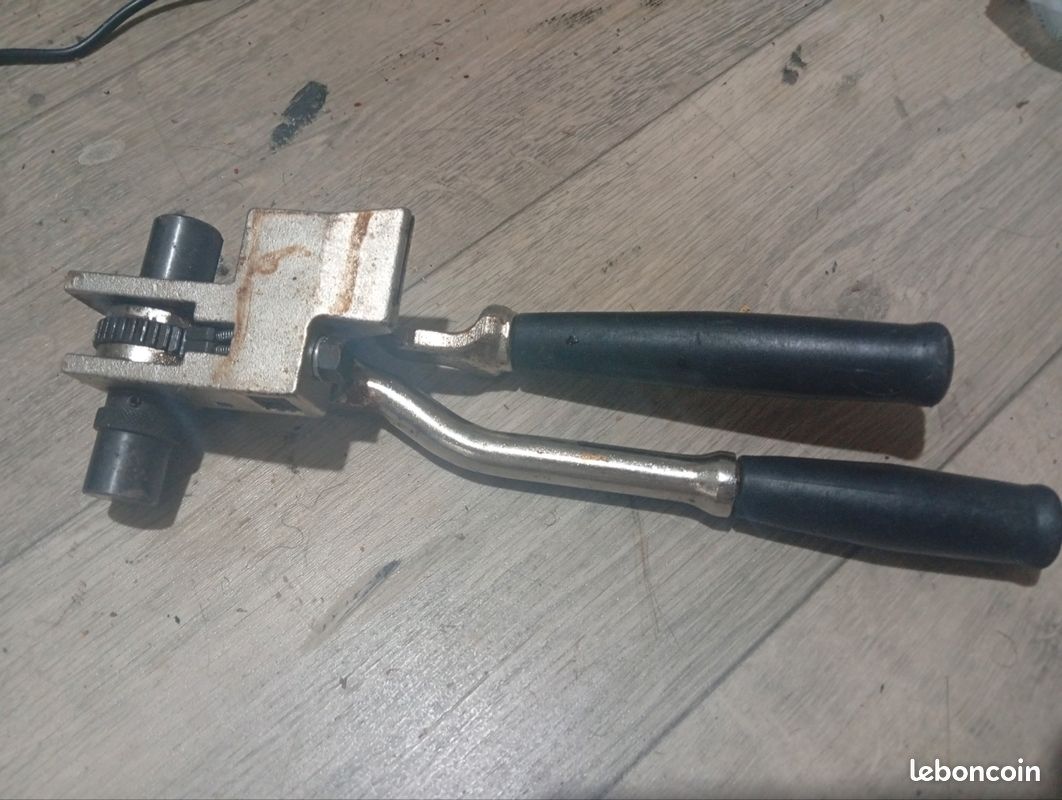 Tendeur de feuillard à cliquet (ou cercleuse manuelle (image 1)