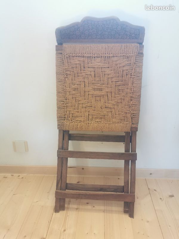 Vends chaise pliante sculptée (image 3)