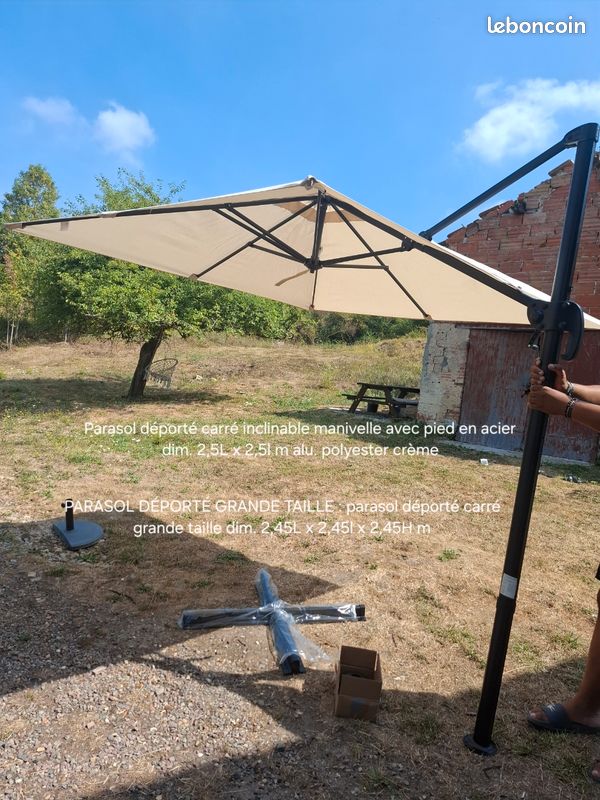 Parasol deporté et inclinable (image 1)