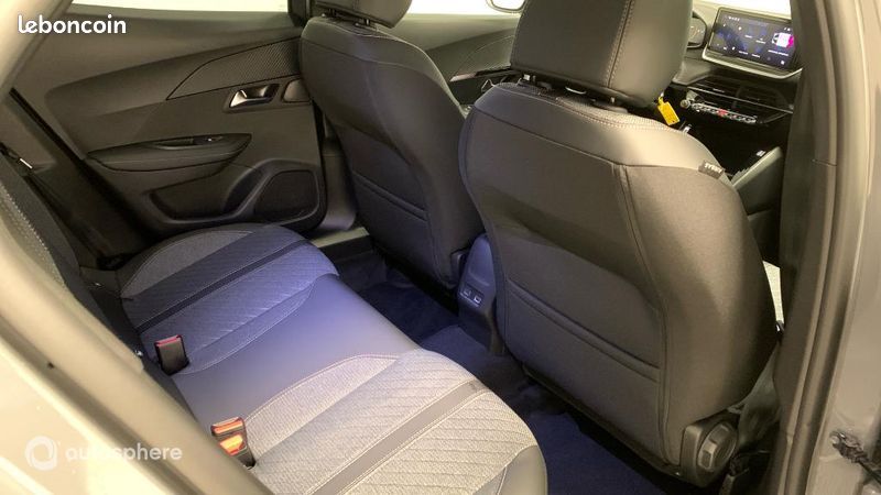 Peugeot 2008 1.2 Hybrid 110ch Allure e-DCS6 (image 37)