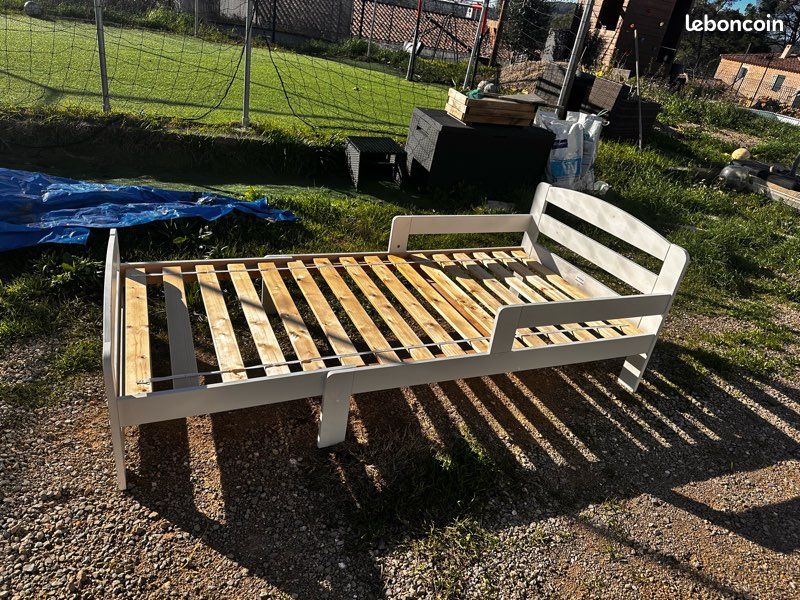 Lit IKEA enfant réglable + matela + tiroir de rangement (image 1)