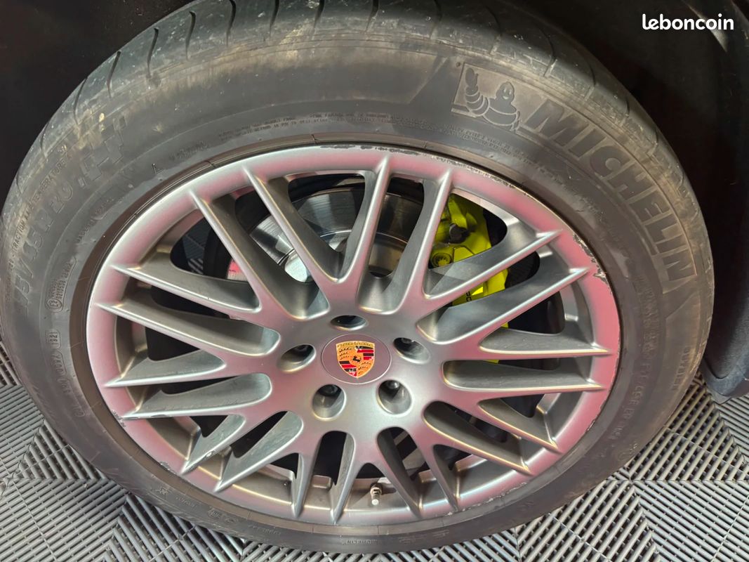 PORSCHE CAYENNE 3.0 V6 416 ch S Platinium Edition E-Hybrid Tiptronic / 1ere Main / PDLS+ / Toit Ouvrant / Camera (image 42)