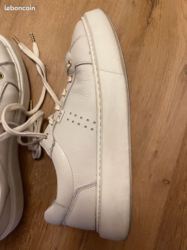 m moustache tennis blanches femme cuir