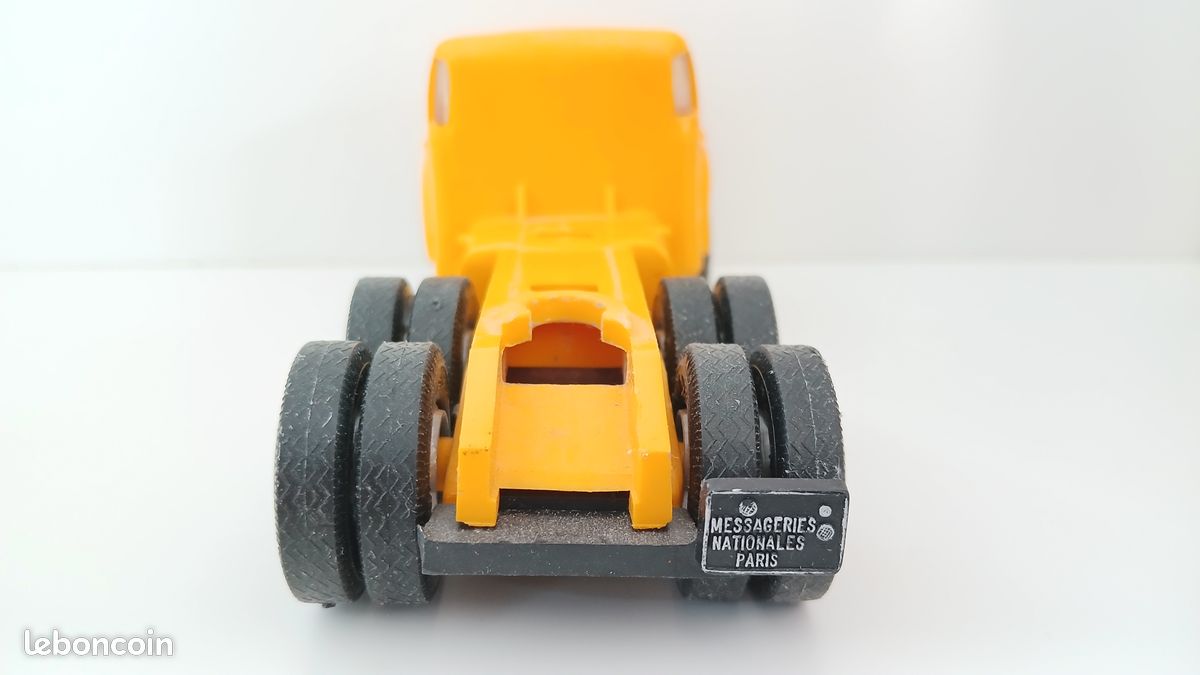 881470_7