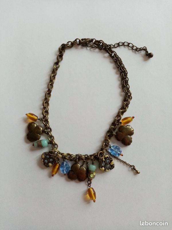 Collier à breloques (image 1)