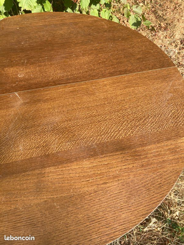Table ronde en bois (image 2)