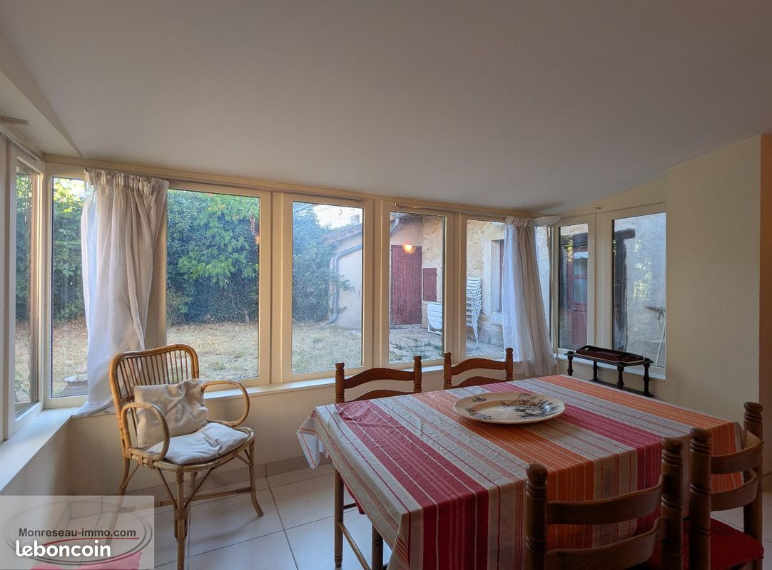 Maison 7 pièces 159 m² · à Saint-Ambreuil · 159 m² · 195 000 €