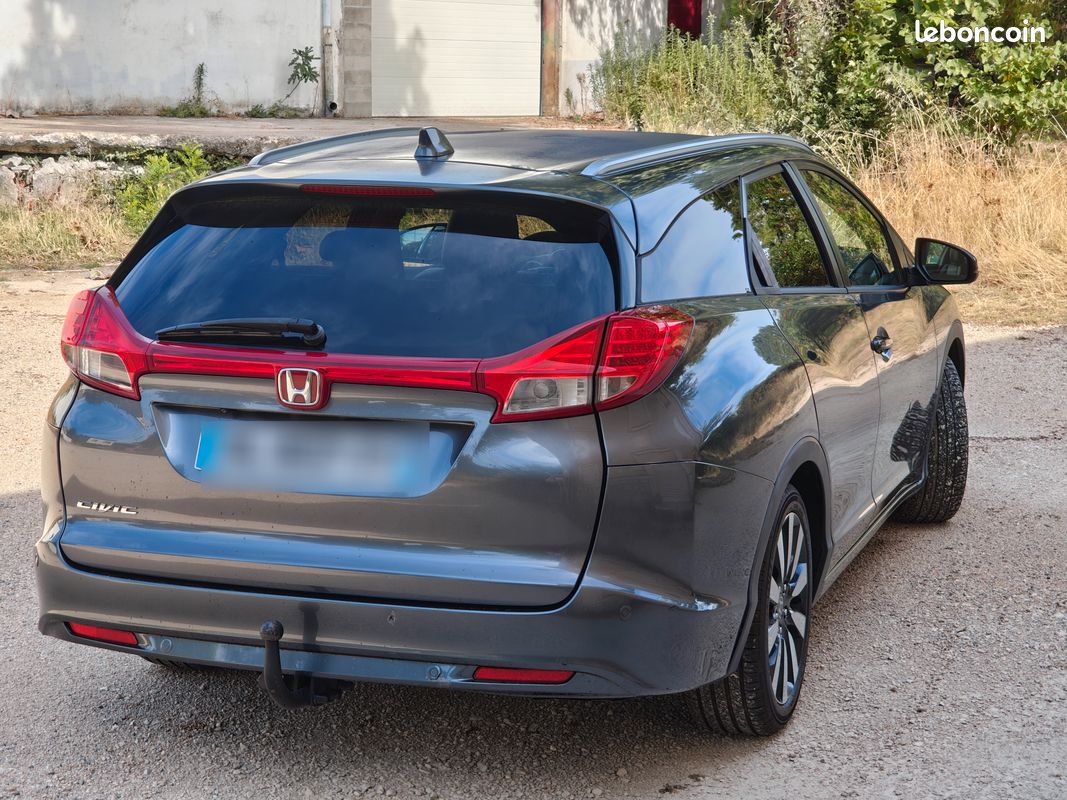 Honda Civic Tourer (image 2)