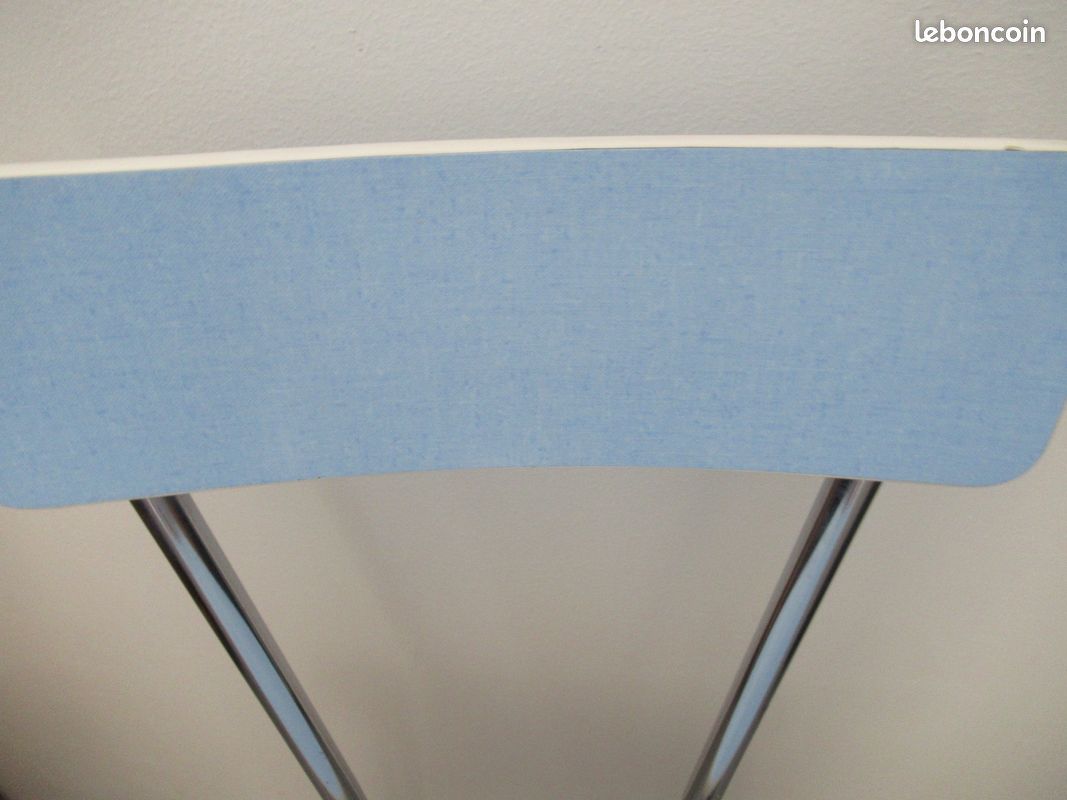 Chaise Formica bleu ciel (image 4)