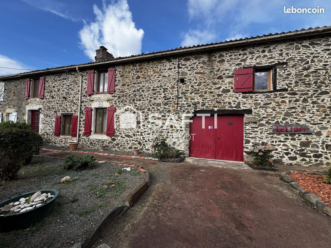 Maison 7 pièces 240 m² · à Chantonnay · 240 m² · 195 000 €