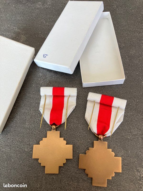 Medaille Croix Rouge d'occasion